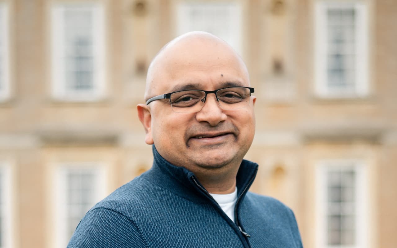 Portrait of Vivek Bhogaraju